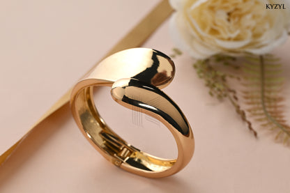 The Aurum Embrace Cuff - A Luxurious Golden Wrap for Your Wrist