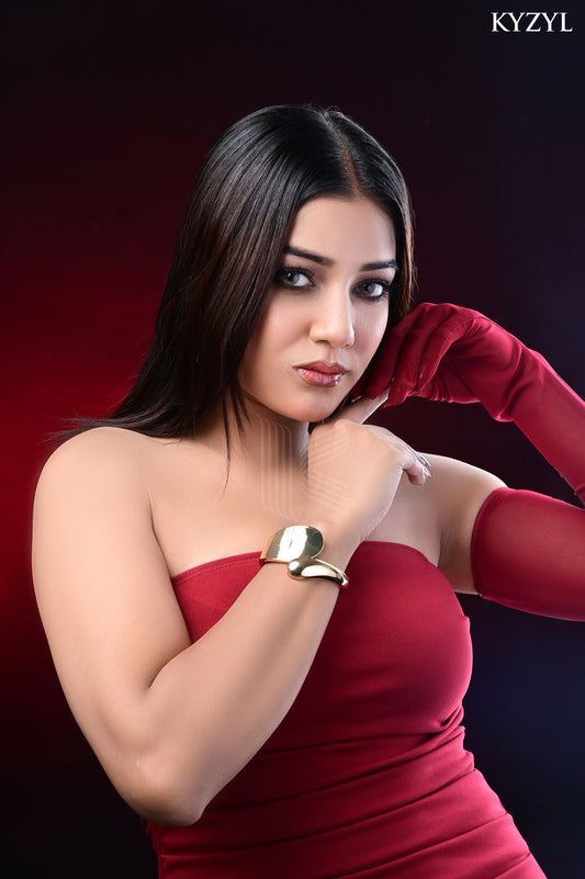 The Aurum Embrace Cuff - A Luxurious Golden Wrap for Your Wrist