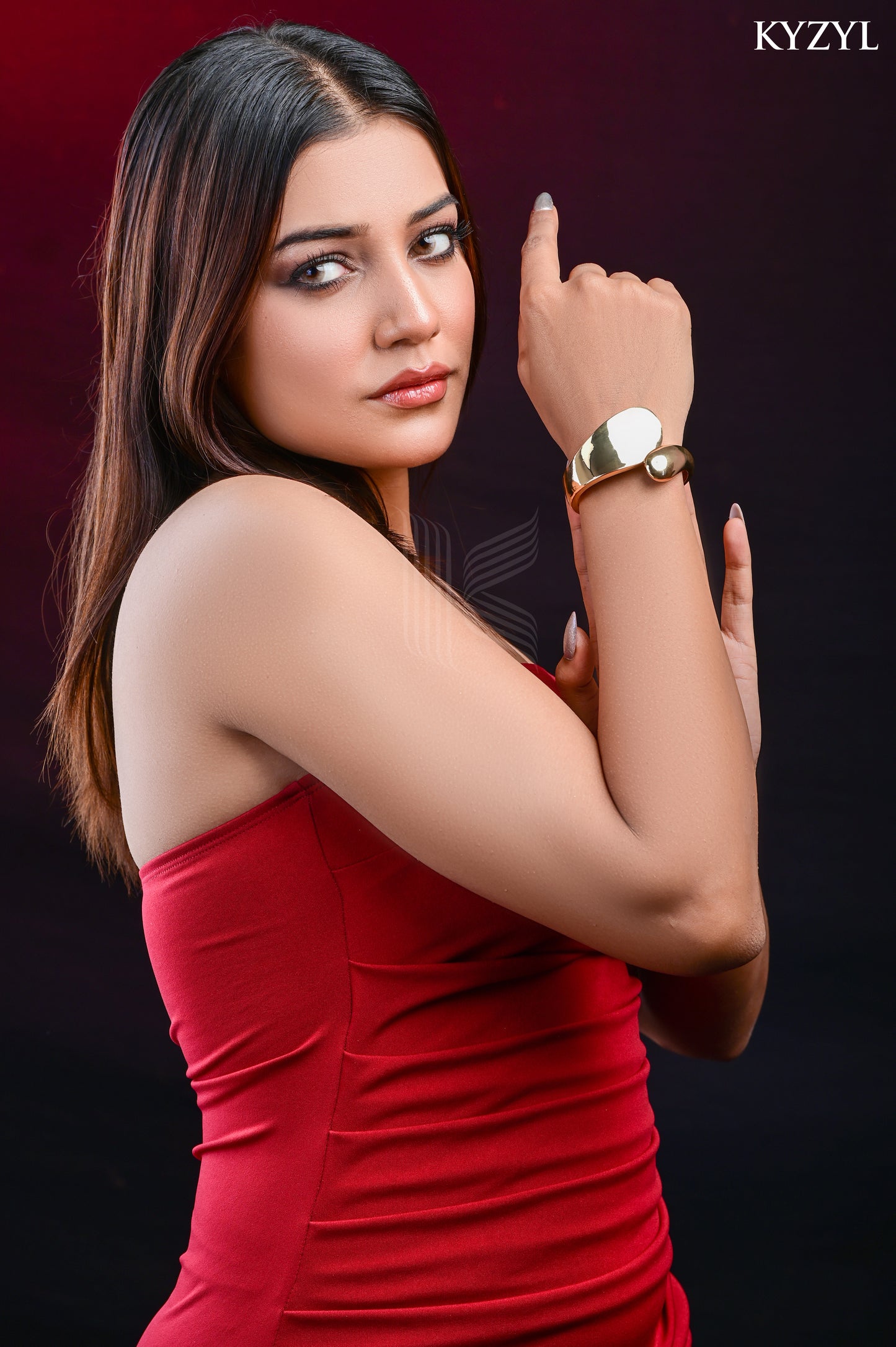 The Aurum Embrace Cuff - A Luxurious Golden Wrap for Your Wrist